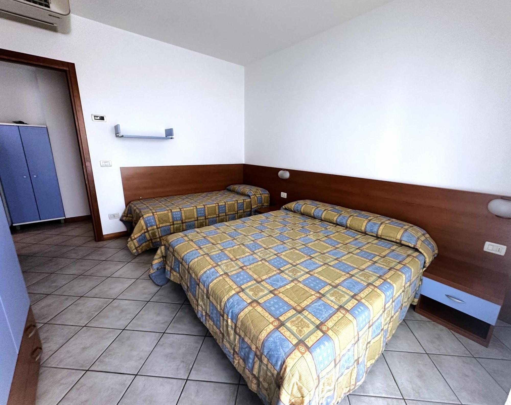Residence Eurostar Бибионе Екстериор снимка